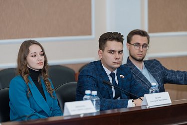 Инициативы идут от молодых